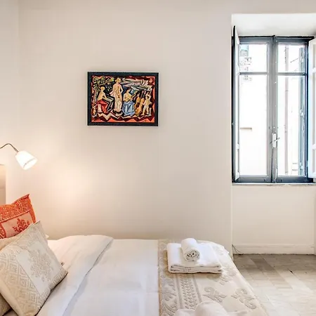 Colonna - Via Del Corso Big * רומא